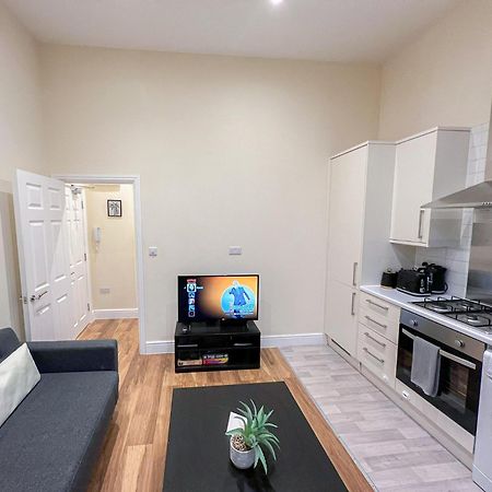 Charming 2-Bedroom Flat In Shepherd'S Bush, Near Hammersmith Λονδίνο Εξωτερικό φωτογραφία
