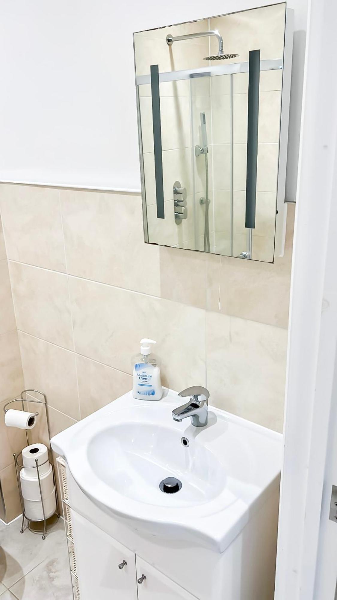 Charming 2-Bedroom Flat In Shepherd'S Bush, Near Hammersmith Λονδίνο Εξωτερικό φωτογραφία